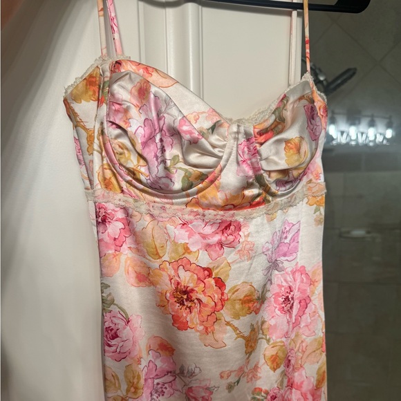 HOUSE OF CB Josefina dress - Picture 3 of 5